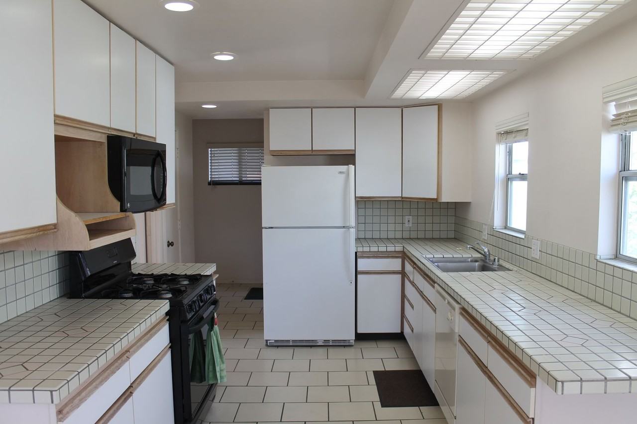 75 11th St - Photo 4 of 23