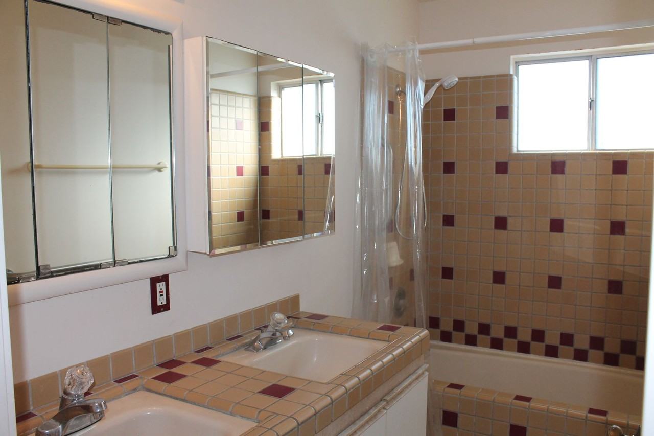 75 11th St - Photo 5 of 23