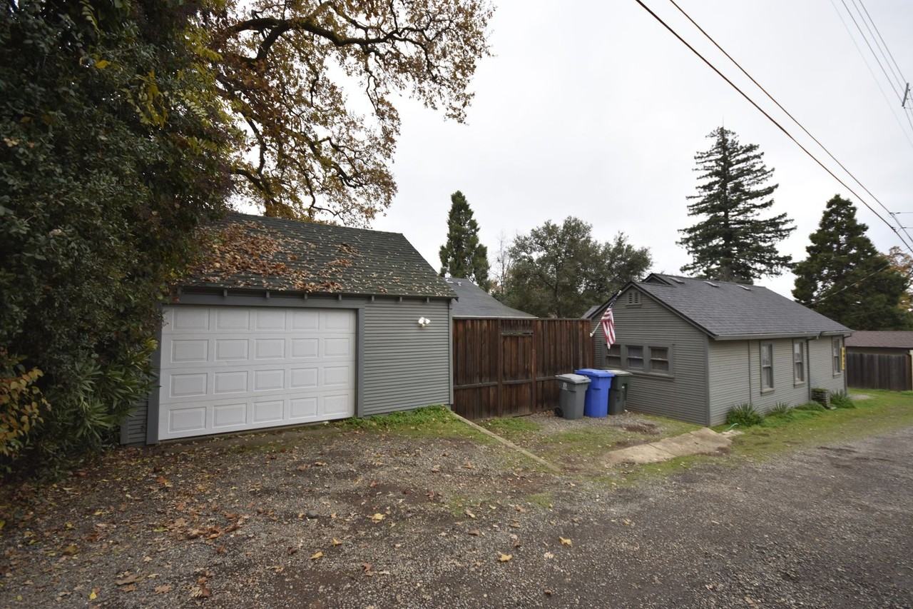 1012 Bidwell St - Photo 2 of 13