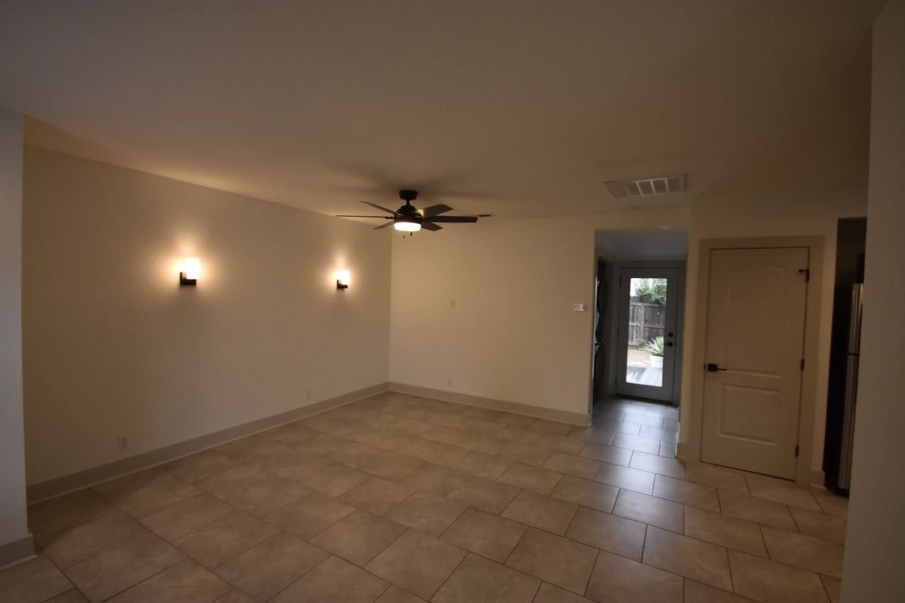 1012 Bidwell St - Photo 4 of 13