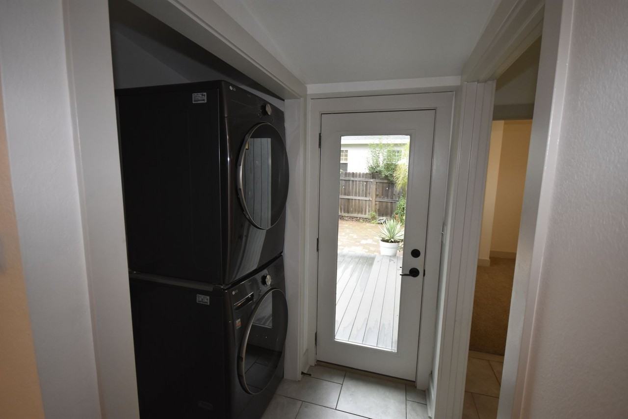 1012 Bidwell St - Photo 6 of 13