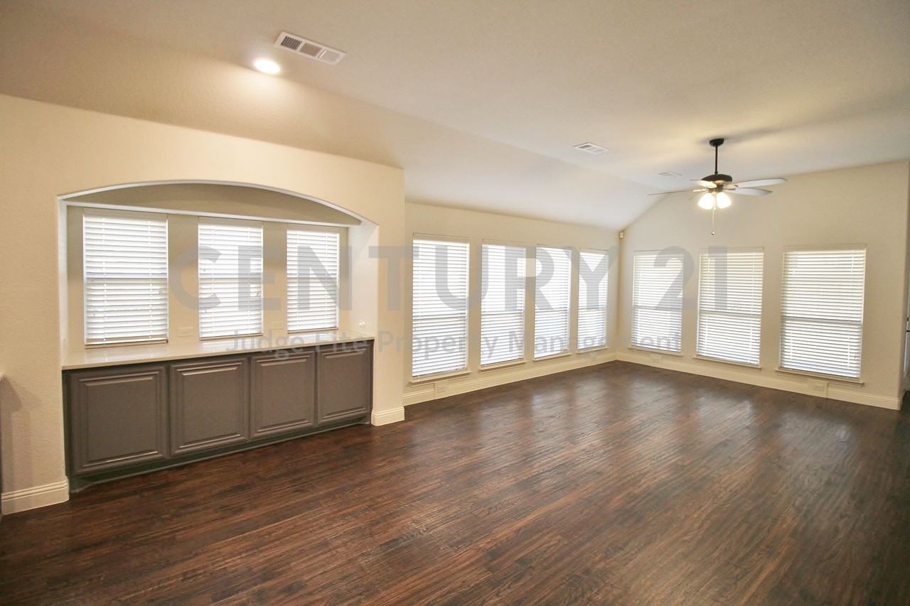 1532 Reagan Ave - Photo 2 of 14