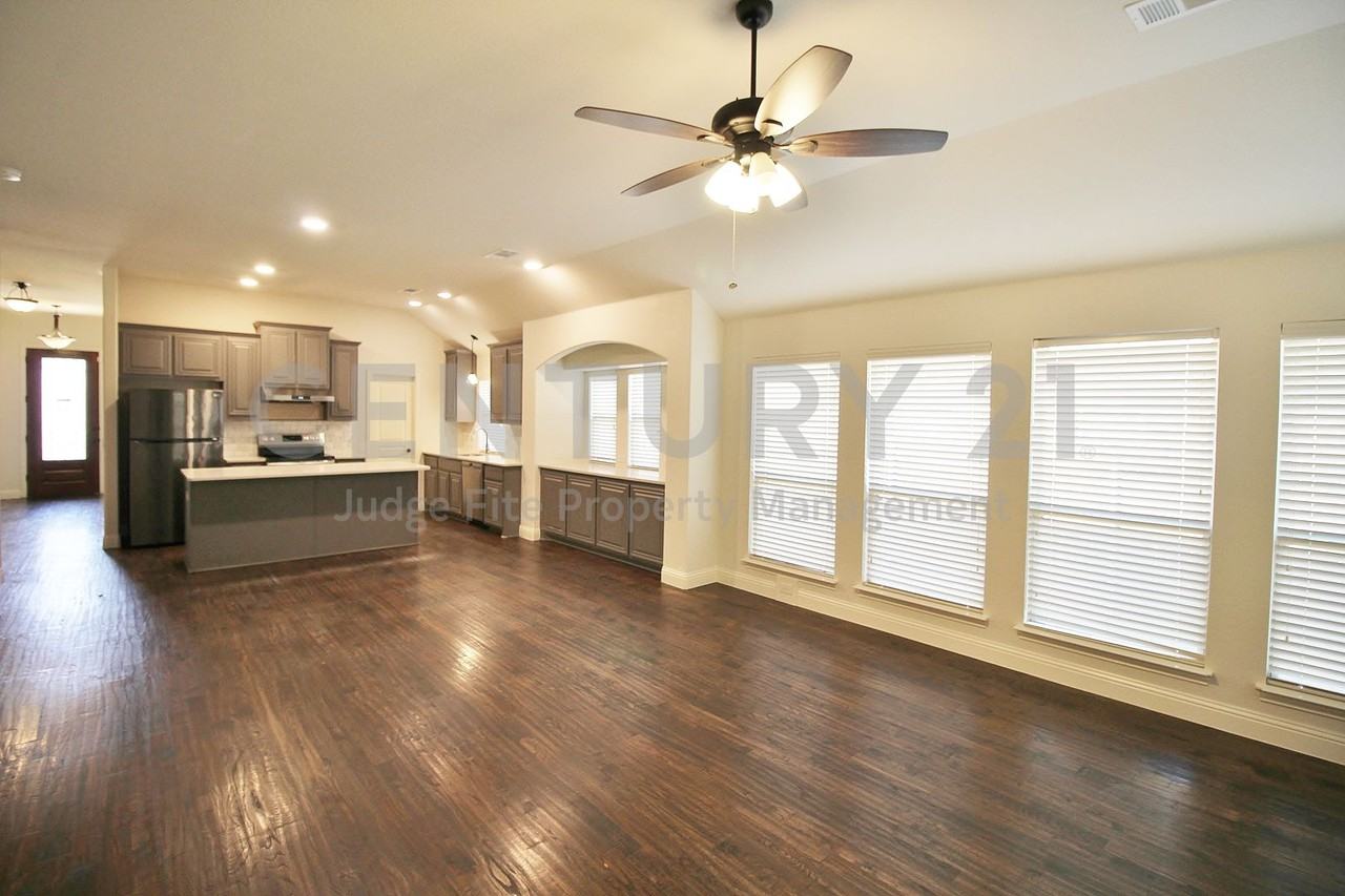 1532 Reagan Ave - Photo 3 of 14