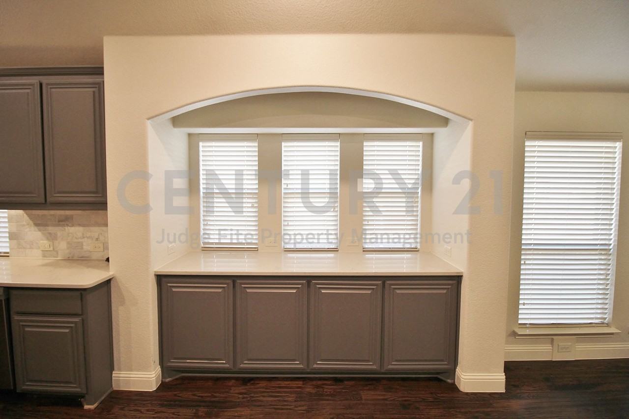 1532 Reagan Ave - Photo 5 of 14