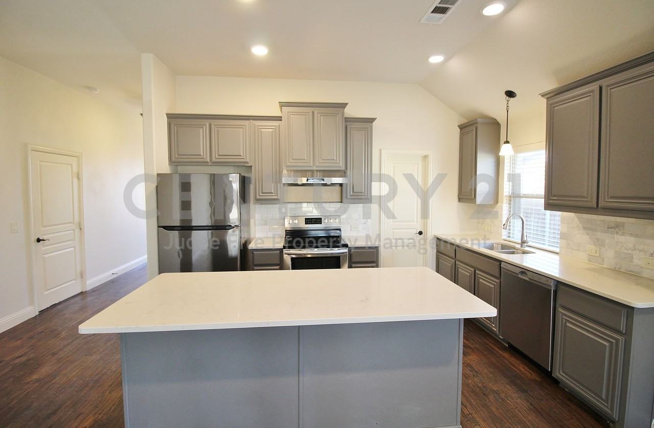 1532 Reagan Ave - Photo 6 of 14