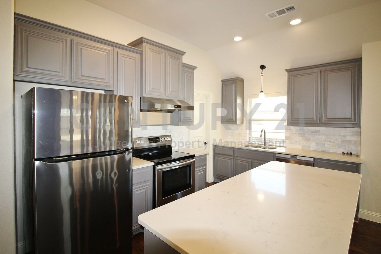 1532 Reagan Ave - Photo 7 of 14