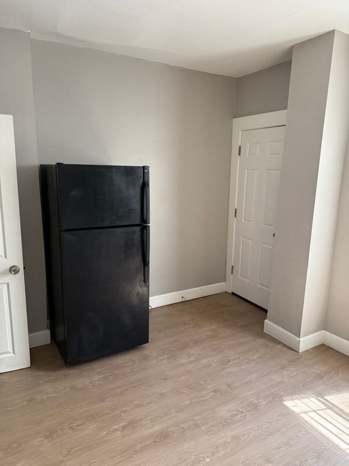 601 E 29th St - Photo 4 of 12