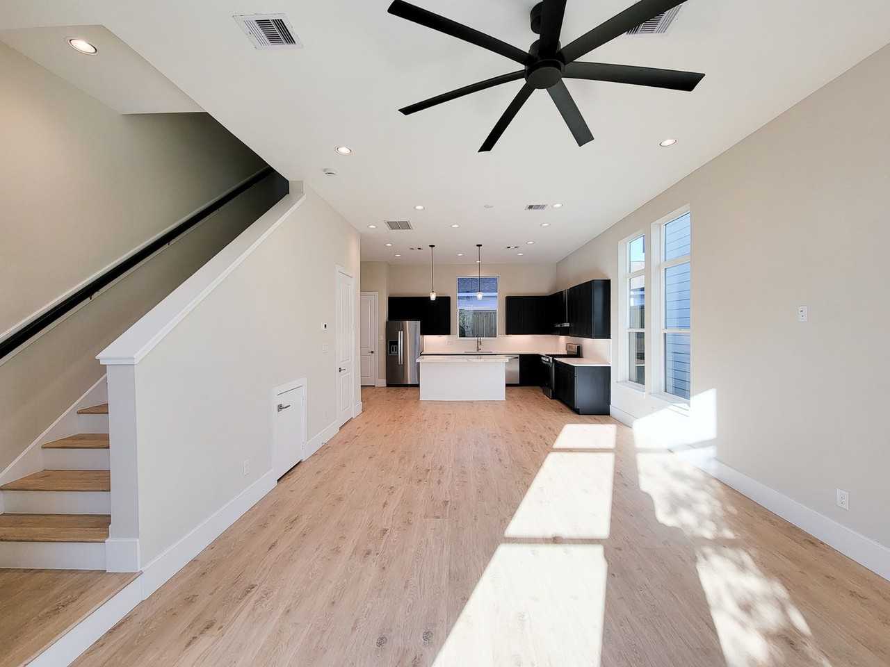 5613 Leonard St - Photo 6 of 44