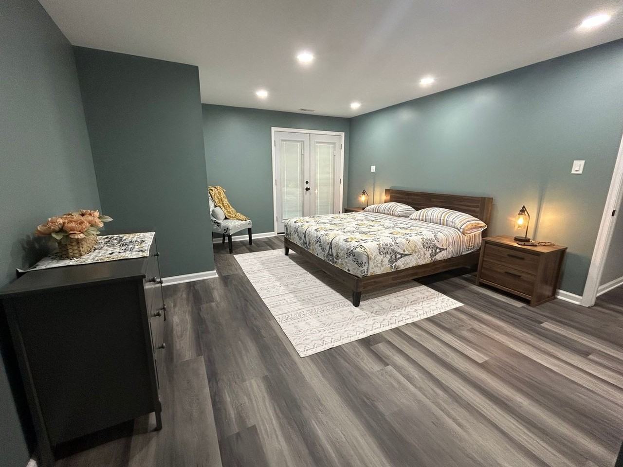 220 Jennifer Ct - Photo 4 of 12