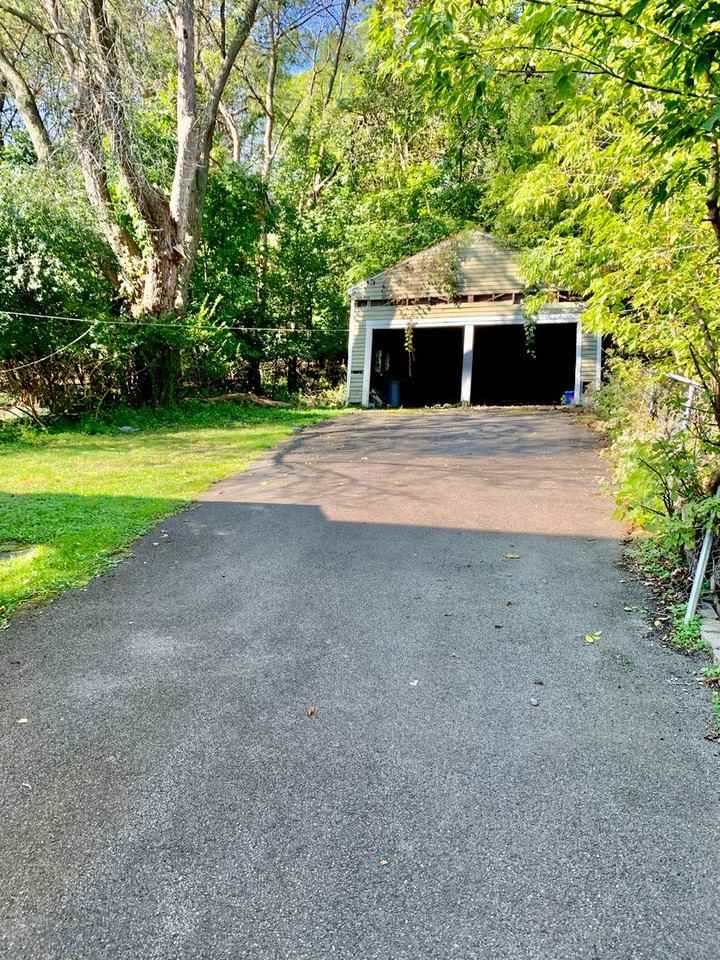 922 Westcott St - Photo 2 of 12