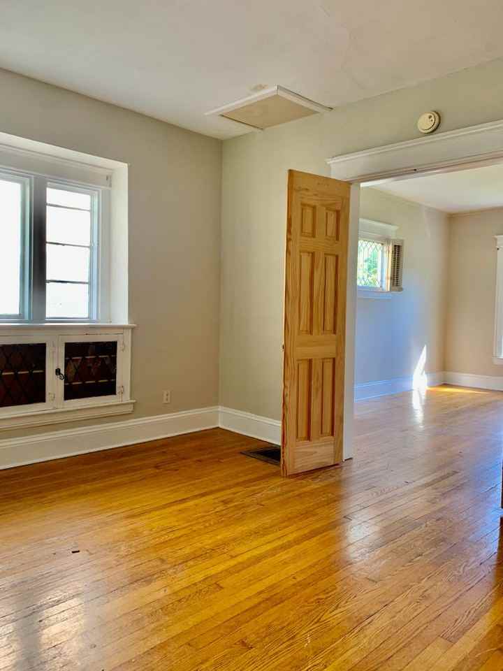 922 Westcott St - Photo 5 of 12