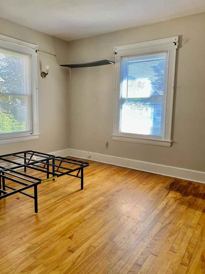 922 Westcott St - Photo 6 of 12