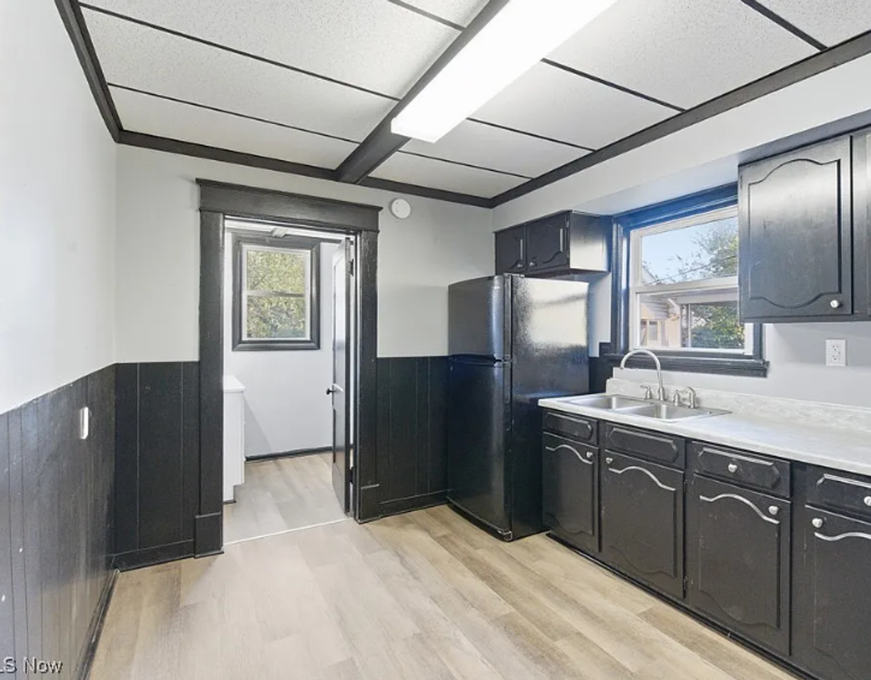 144 Wildon Ave - Photo 6 of 11