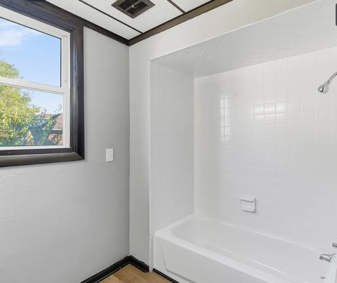 144 Wildon Ave - Photo 7 of 11