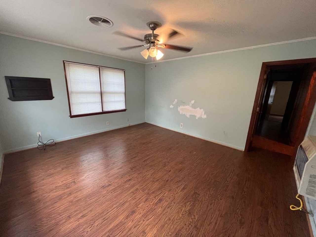 472 E Jordan Ave - Photo 2 of 11