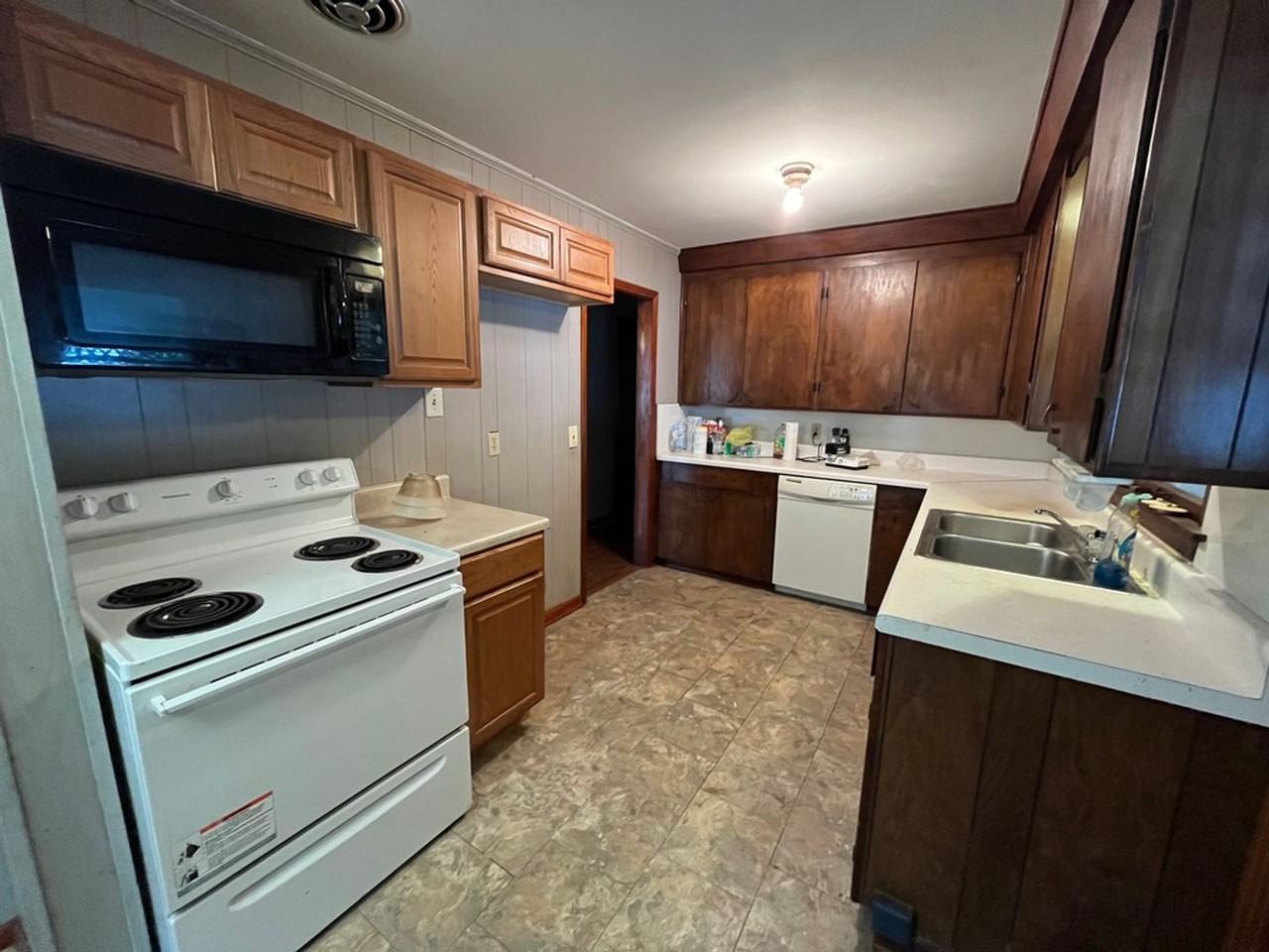 472 E Jordan Ave - Photo 4 of 11