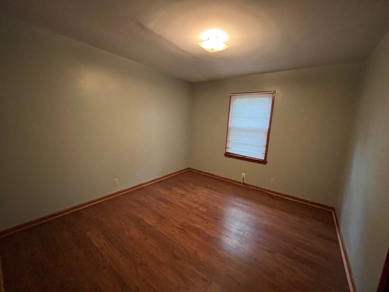 472 E Jordan Ave - Photo 5 of 11