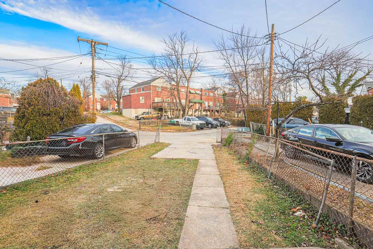 1302 Kenton Rd - Photo 7 of 50