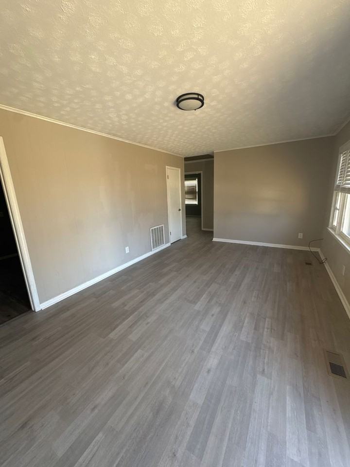 4020 N 57th St - Photo 2 of 10