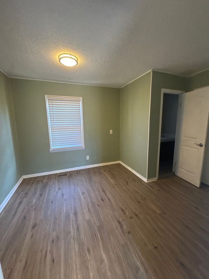 4020 N 57th St - Photo 5 of 10