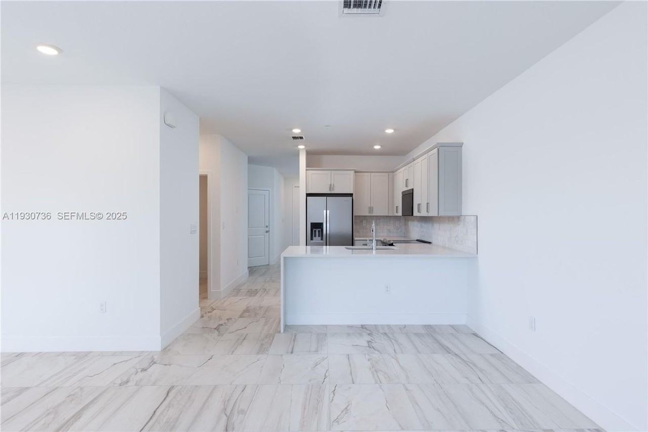 17174 Sw 2nd Cir - Photo 3 of 18