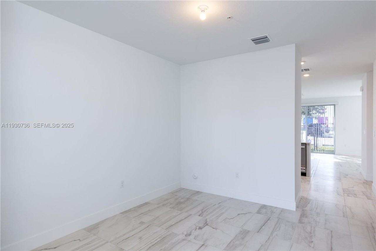 17174 Sw 2nd Cir - Photo 5 of 18