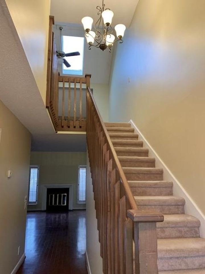 623 Barlin Dr - Photo 3 of 20