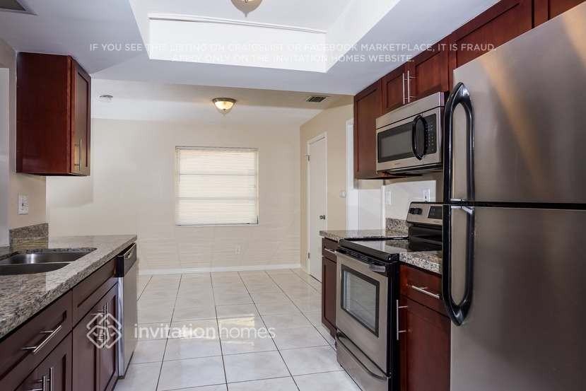 700 S Rainbow Dr - Photo 5 of 18