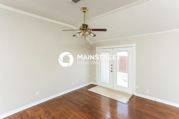 501 Brazos St - Photo 4 of 16