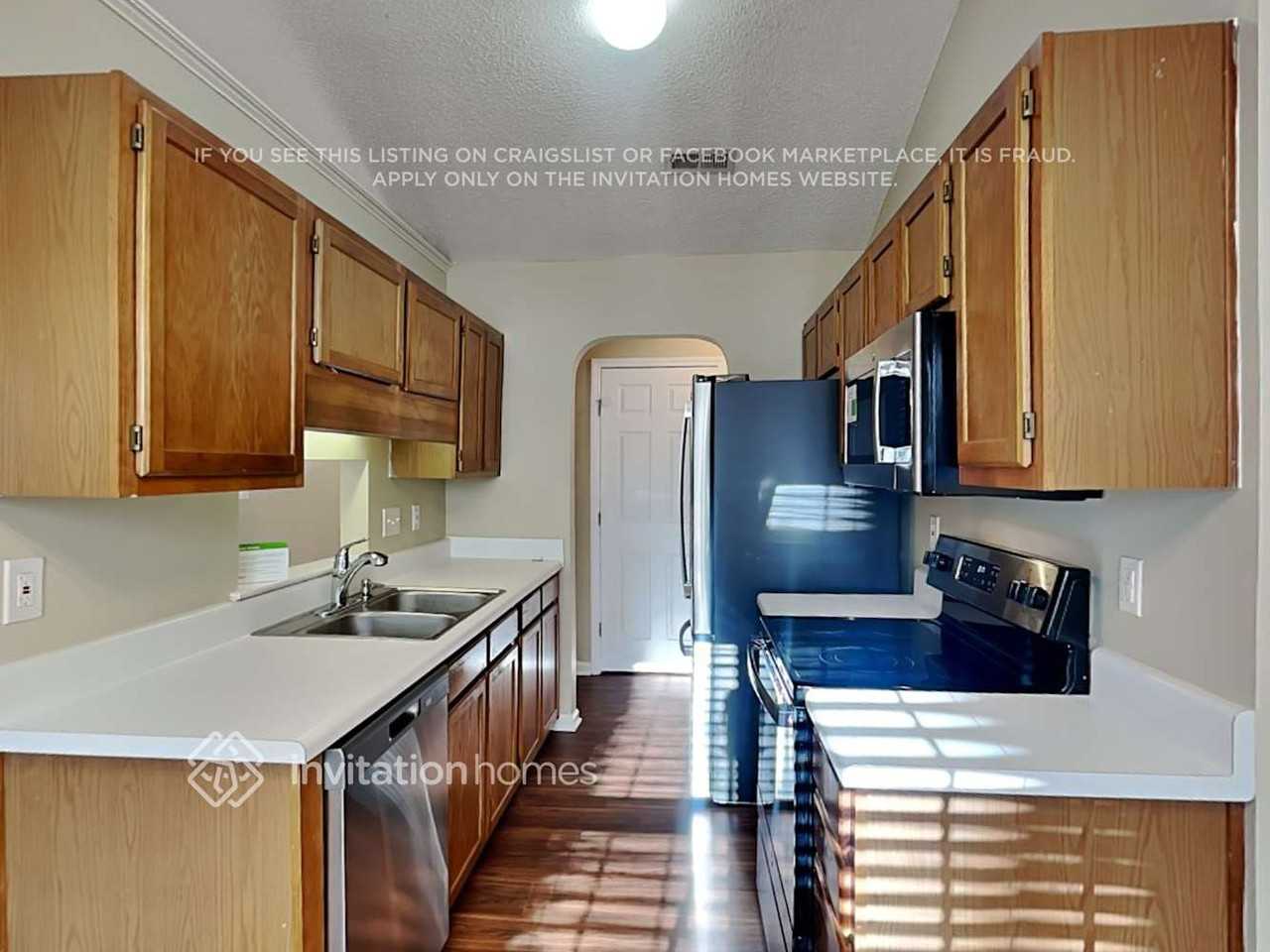 4303 Lothar Ridge Ln - Photo 5 of 18