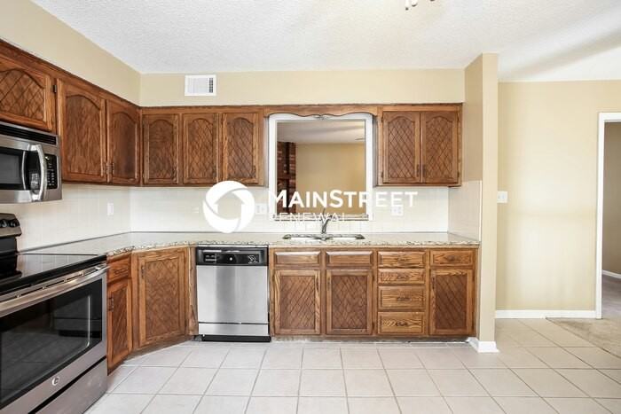 16317 Mckinley St - Photo 6 of 17