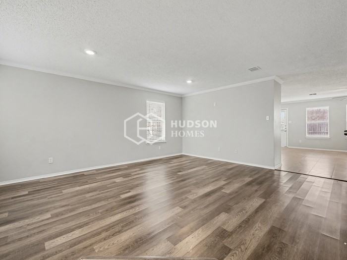 1472 Englewood Dr - Photo 6 of 29