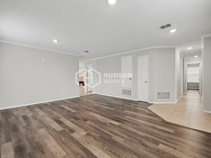 1472 Englewood Dr - Photo 7 of 29