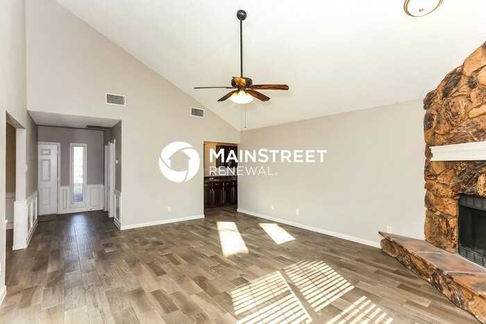 330 Cedar Creek Dr - Photo 4 of 17