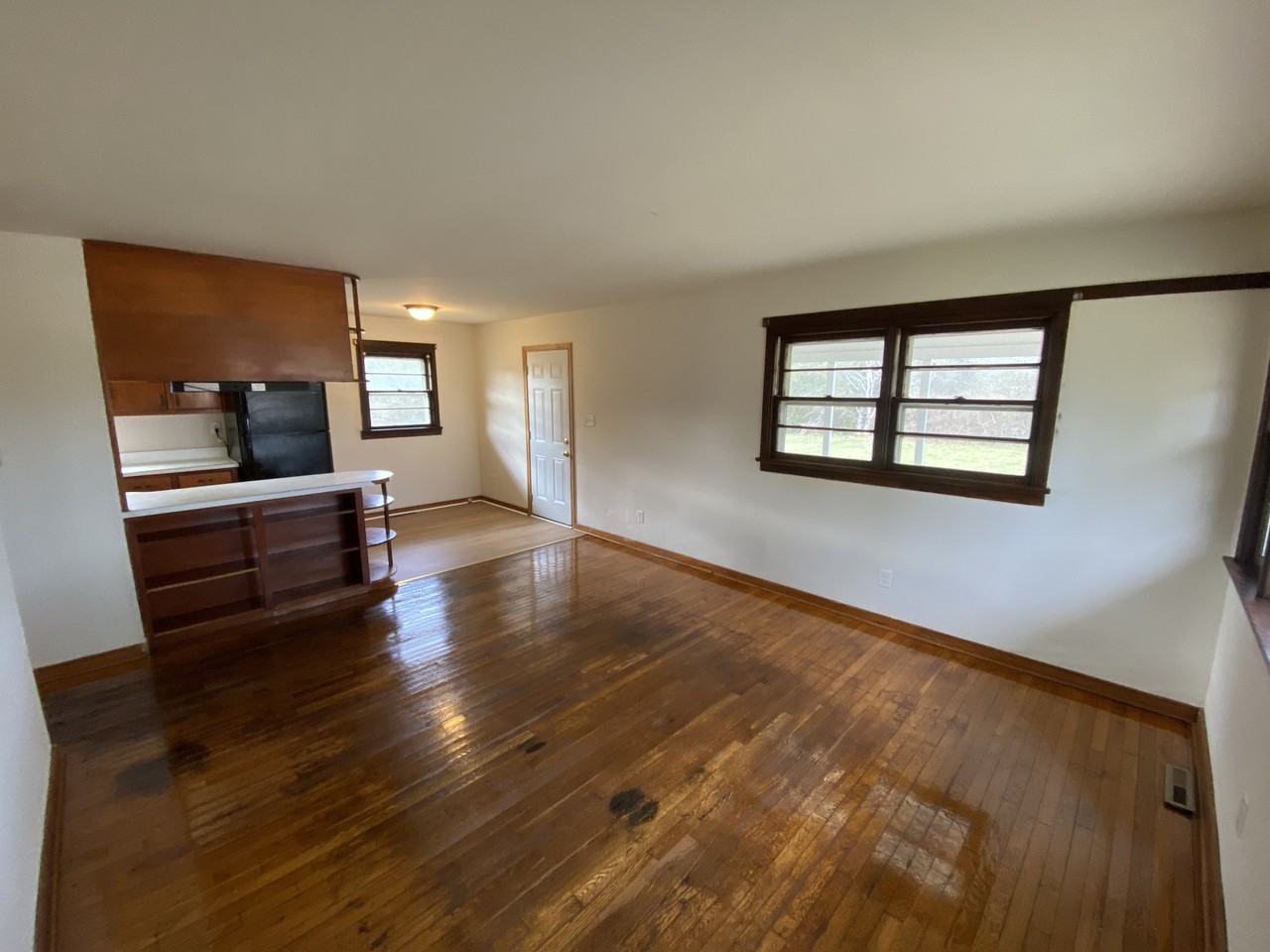 10514 Robert E. Lee Drive - Photo 2 of 29