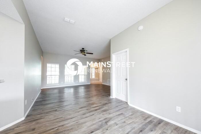 1728 Dorset Dr - Photo 5 of 15