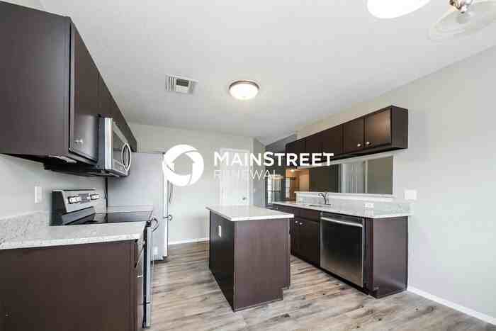 1728 Dorset Dr - Photo 7 of 15