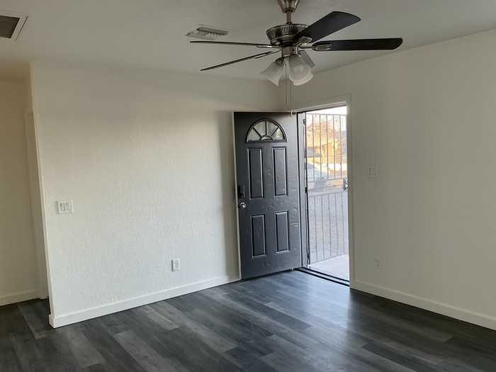 2935 W Garfield St - Photo 2 of 9