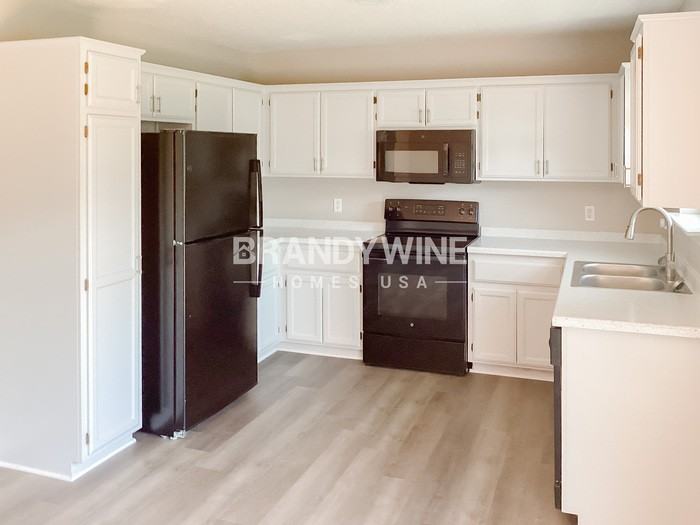 18619 Woodruff St - Photo 6 of 22