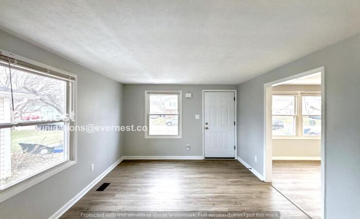 949 S Harris Ave - Photo 2 of 21