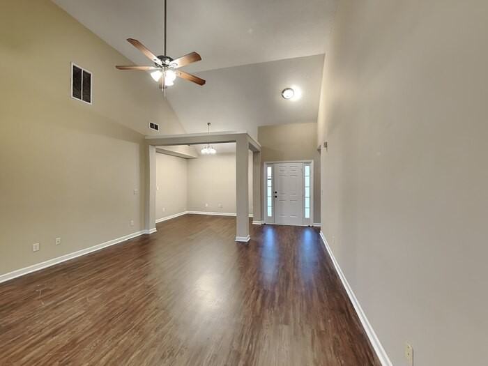 1621 Isleworth Cir - Photo 4 of 20