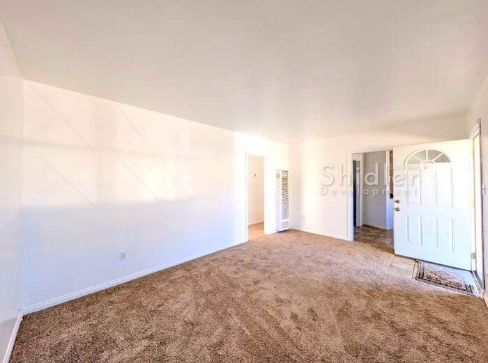 359 W 49th St - Photo 5 of 27