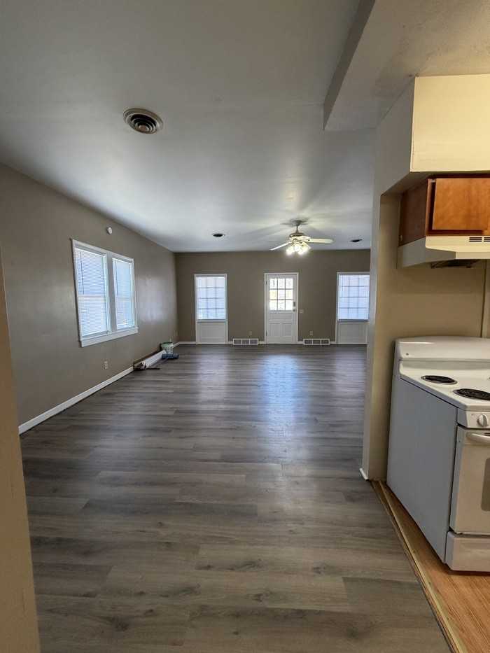 423 W Walnut St #1 - Photo 5 of 16