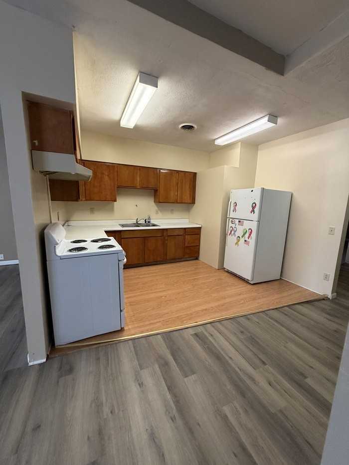 423 W Walnut St #1 - Photo 6 of 16