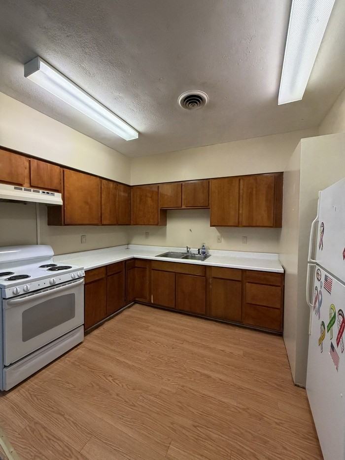 423 W Walnut St #1 - Photo 7 of 16