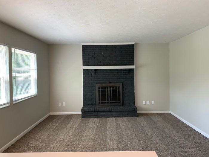 43 Surrey Ct - Photo 3 of 11