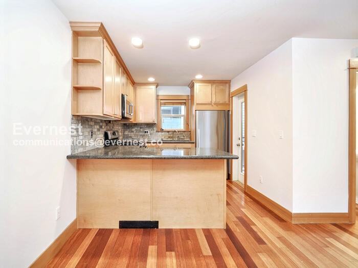 5420 Fauntleroy Way Sw #B - Photo 5 of 26