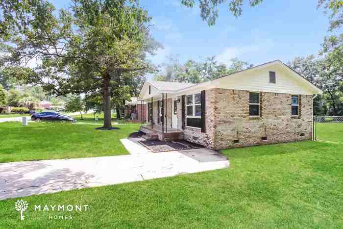 434 Mockernut Ln - Photo 3 of 12