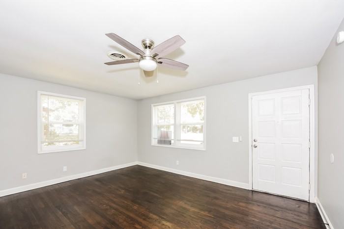 434 Mockernut Ln - Photo 4 of 12