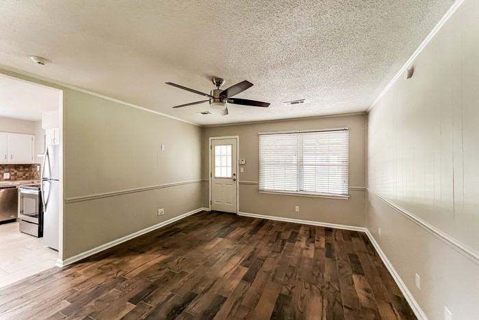 3928 Croydon Rd - Photo 3 of 11